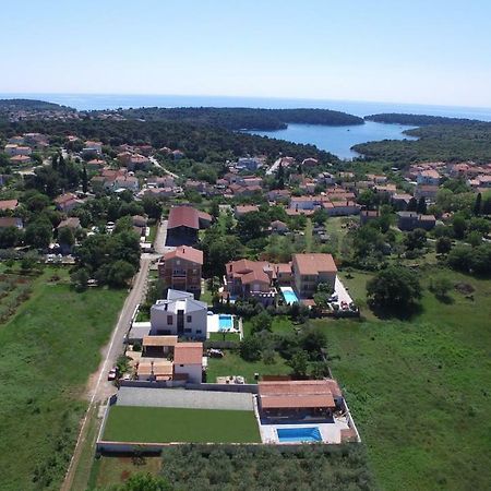 Holiday Home Petrovic เมดูลิน ภายนอก รูปภาพ