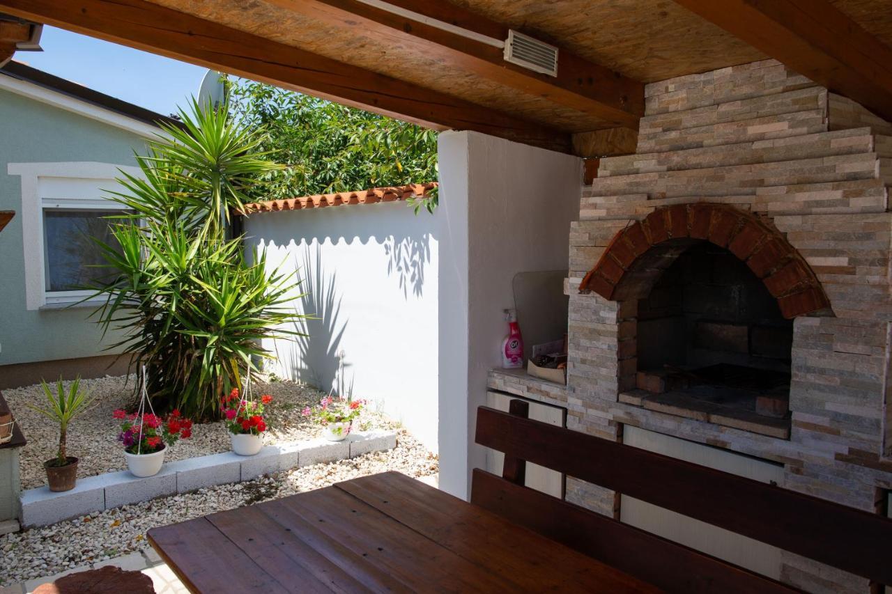 Holiday Home Petrovic เมดูลิน ภายนอก รูปภาพ