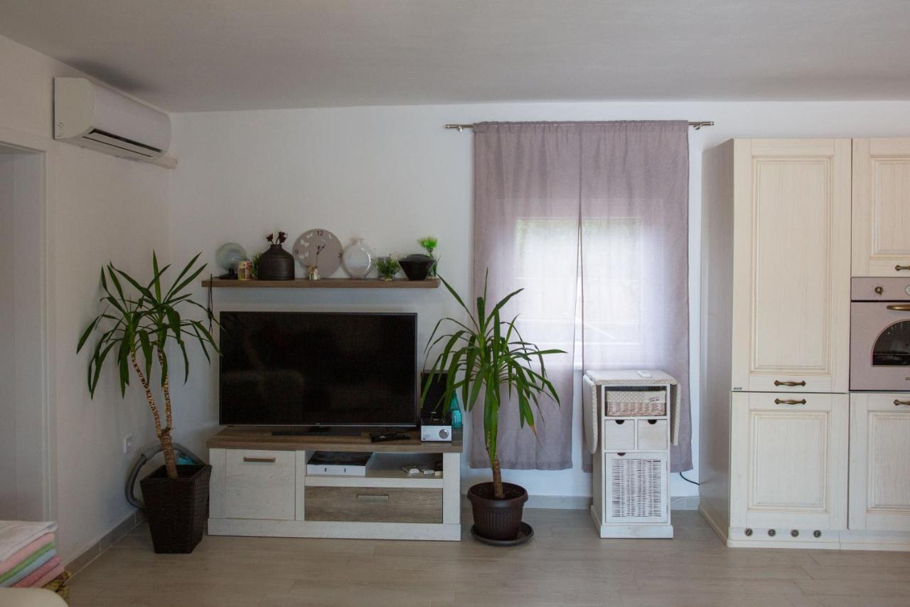 Holiday Home Petrovic เมดูลิน ภายนอก รูปภาพ