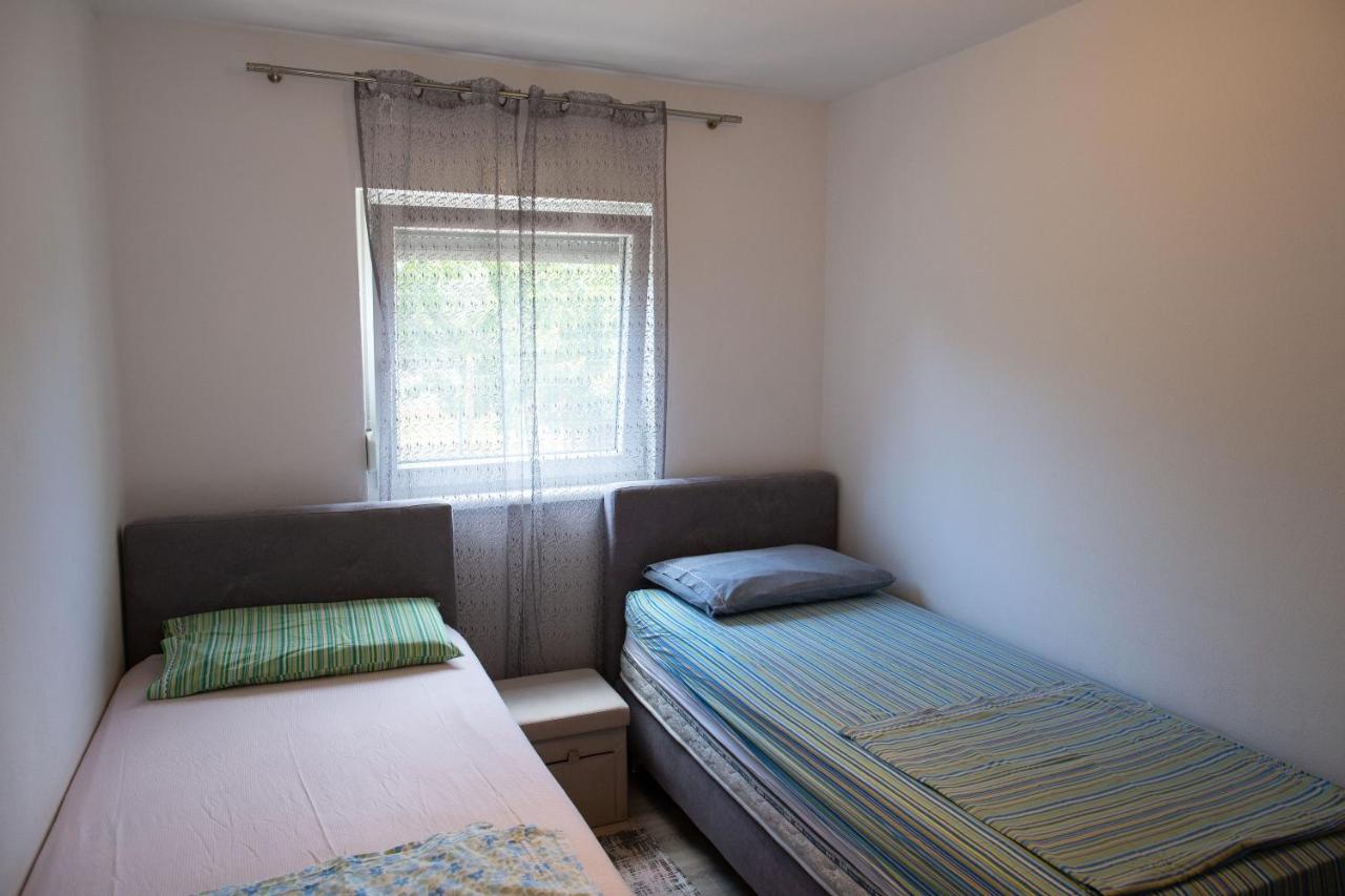Holiday Home Petrovic เมดูลิน ภายนอก รูปภาพ