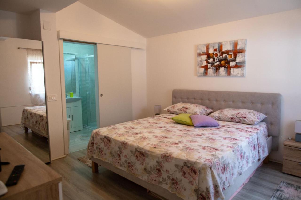 Holiday Home Petrovic เมดูลิน ภายนอก รูปภาพ