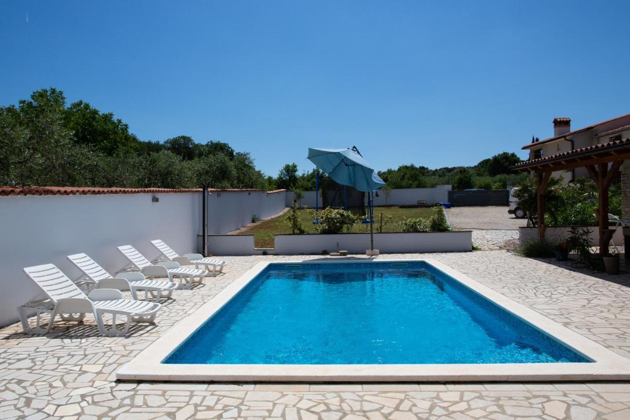Holiday Home Petrovic เมดูลิน ภายนอก รูปภาพ