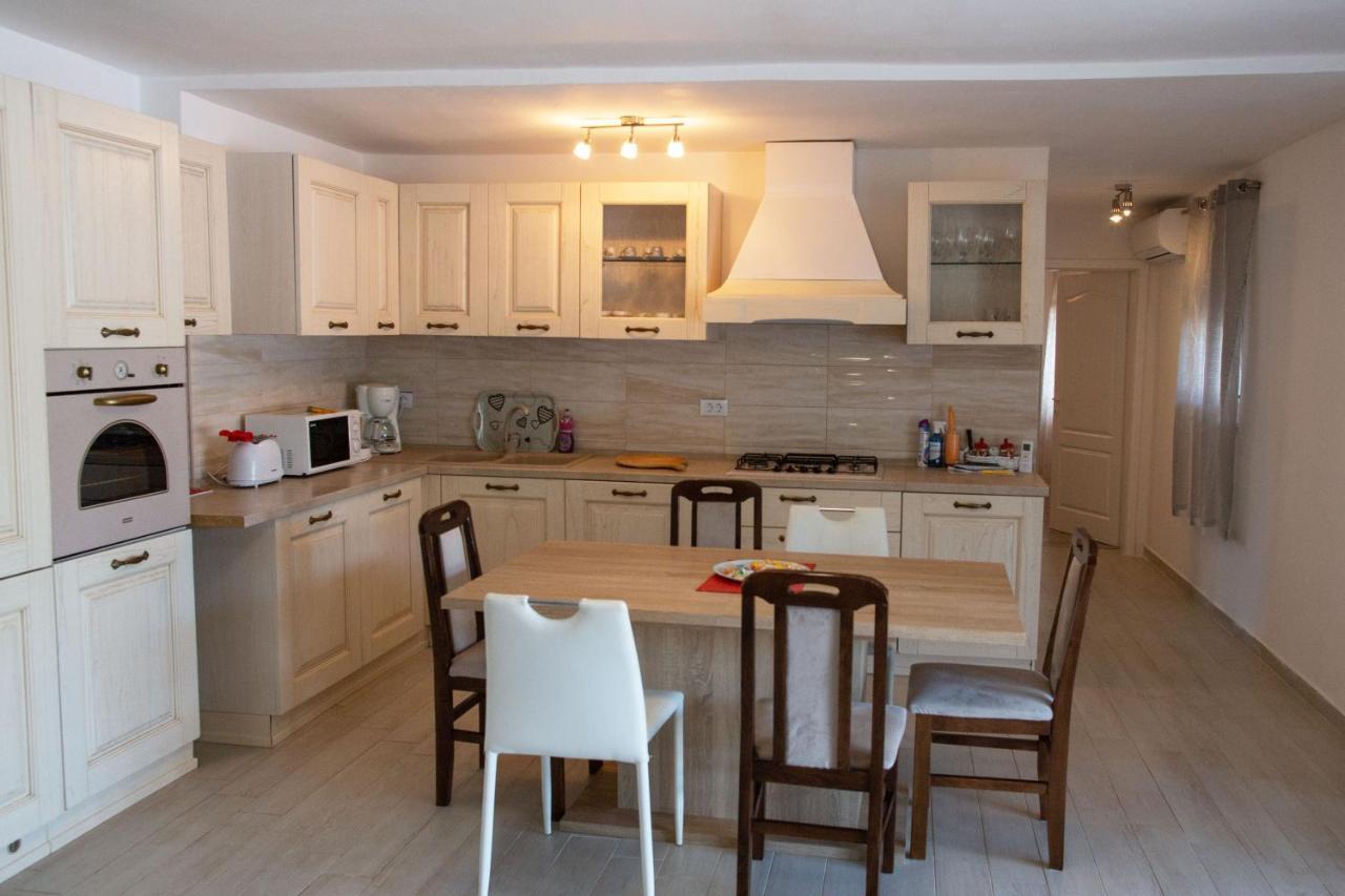 Holiday Home Petrovic เมดูลิน ภายนอก รูปภาพ