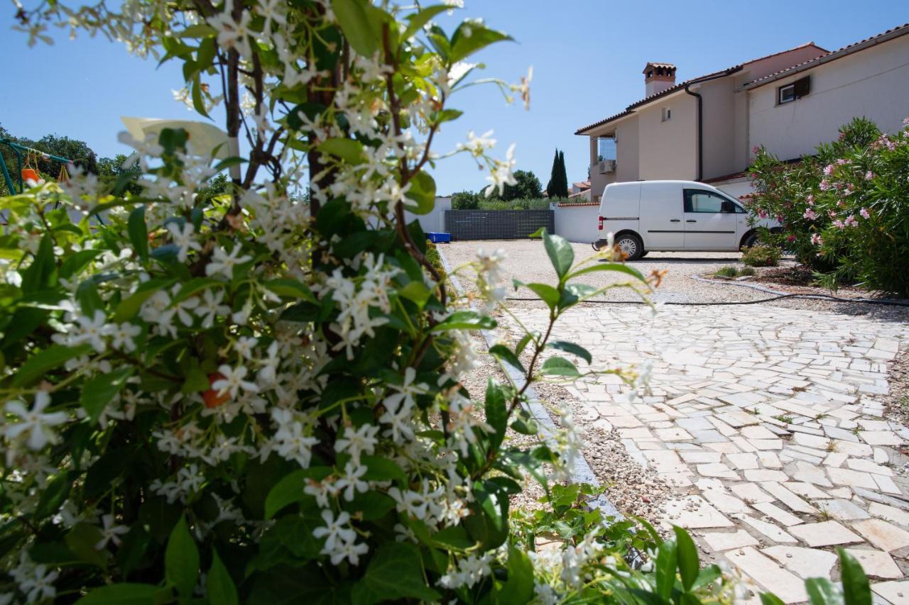 Holiday Home Petrovic เมดูลิน ภายนอก รูปภาพ