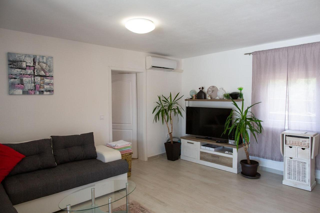 Holiday Home Petrovic เมดูลิน ภายนอก รูปภาพ