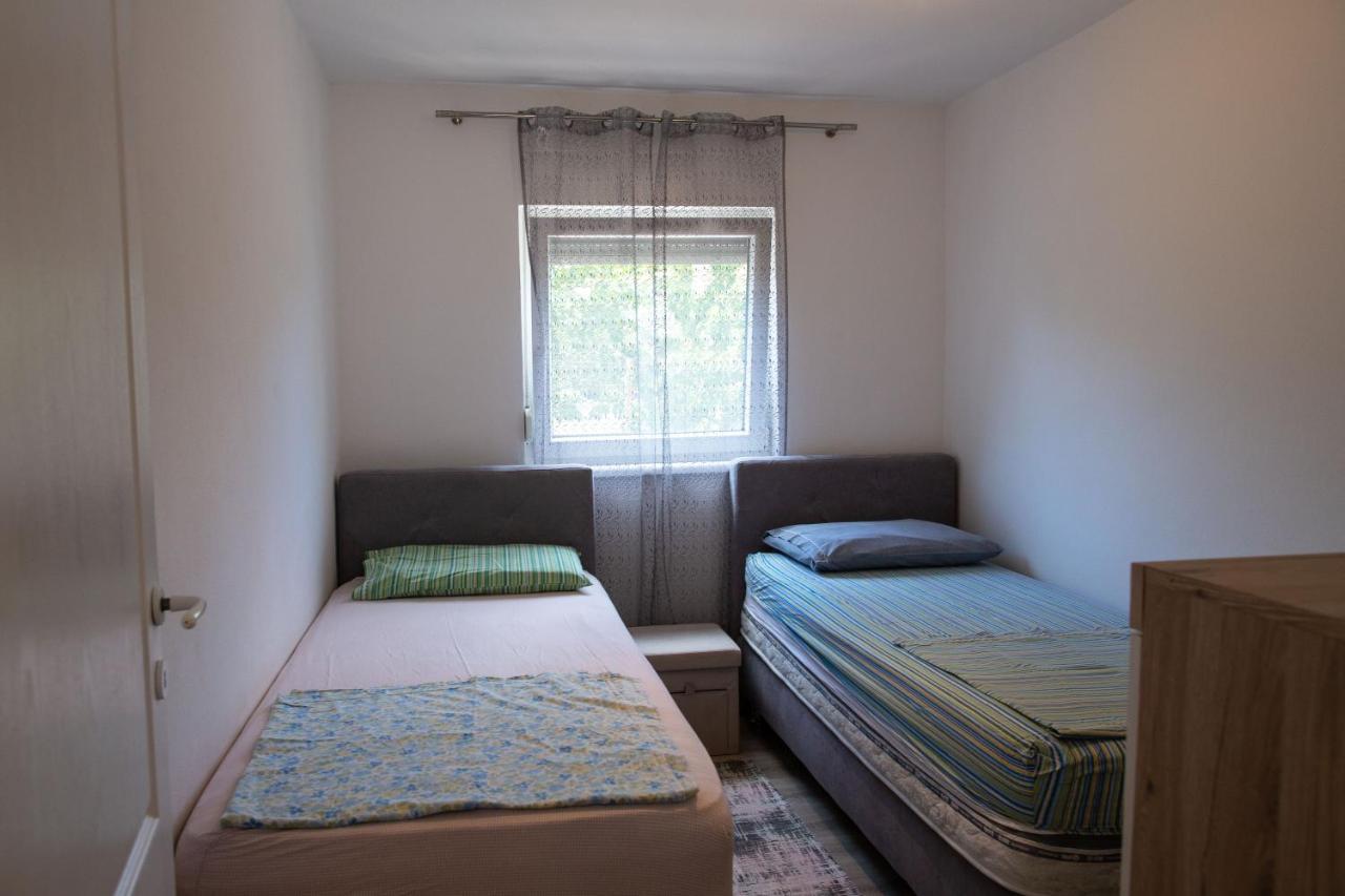 Holiday Home Petrovic เมดูลิน ภายนอก รูปภาพ