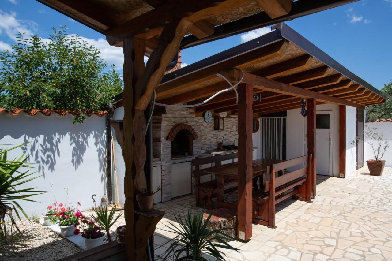Holiday Home Petrovic เมดูลิน ภายนอก รูปภาพ