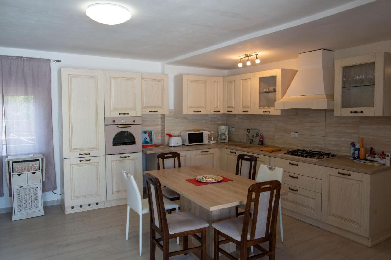 Holiday Home Petrovic เมดูลิน ภายนอก รูปภาพ