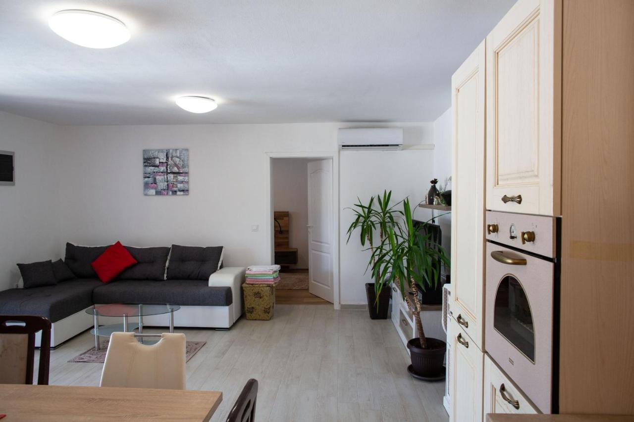 Holiday Home Petrovic เมดูลิน ภายนอก รูปภาพ