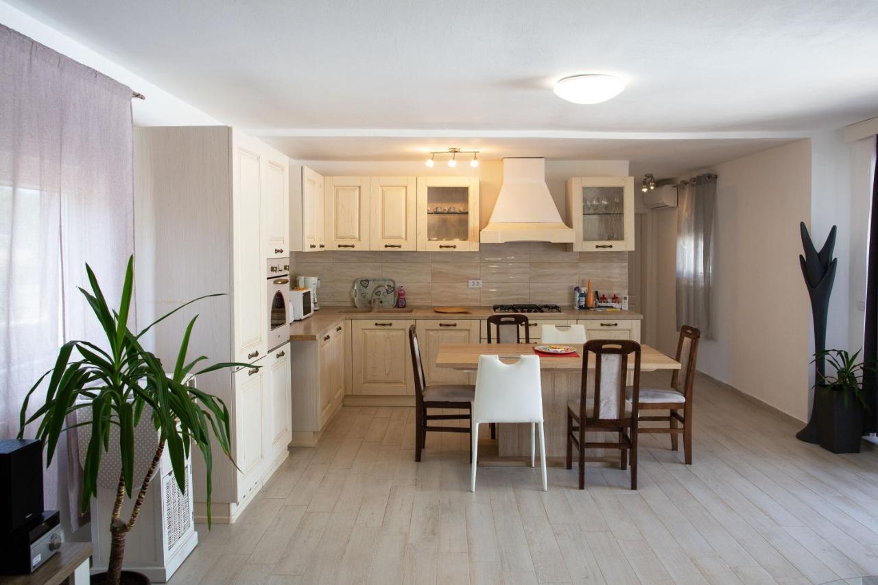 Holiday Home Petrovic เมดูลิน ภายนอก รูปภาพ