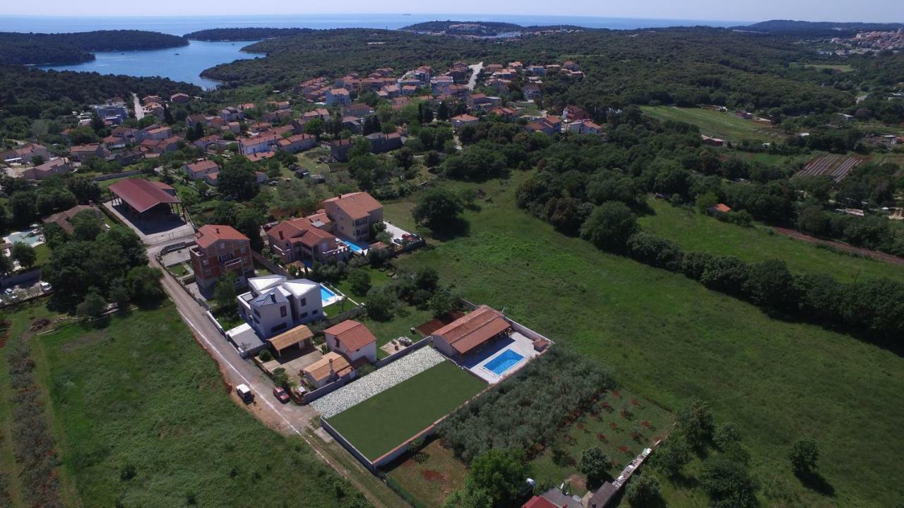 Holiday Home Petrovic เมดูลิน ภายนอก รูปภาพ