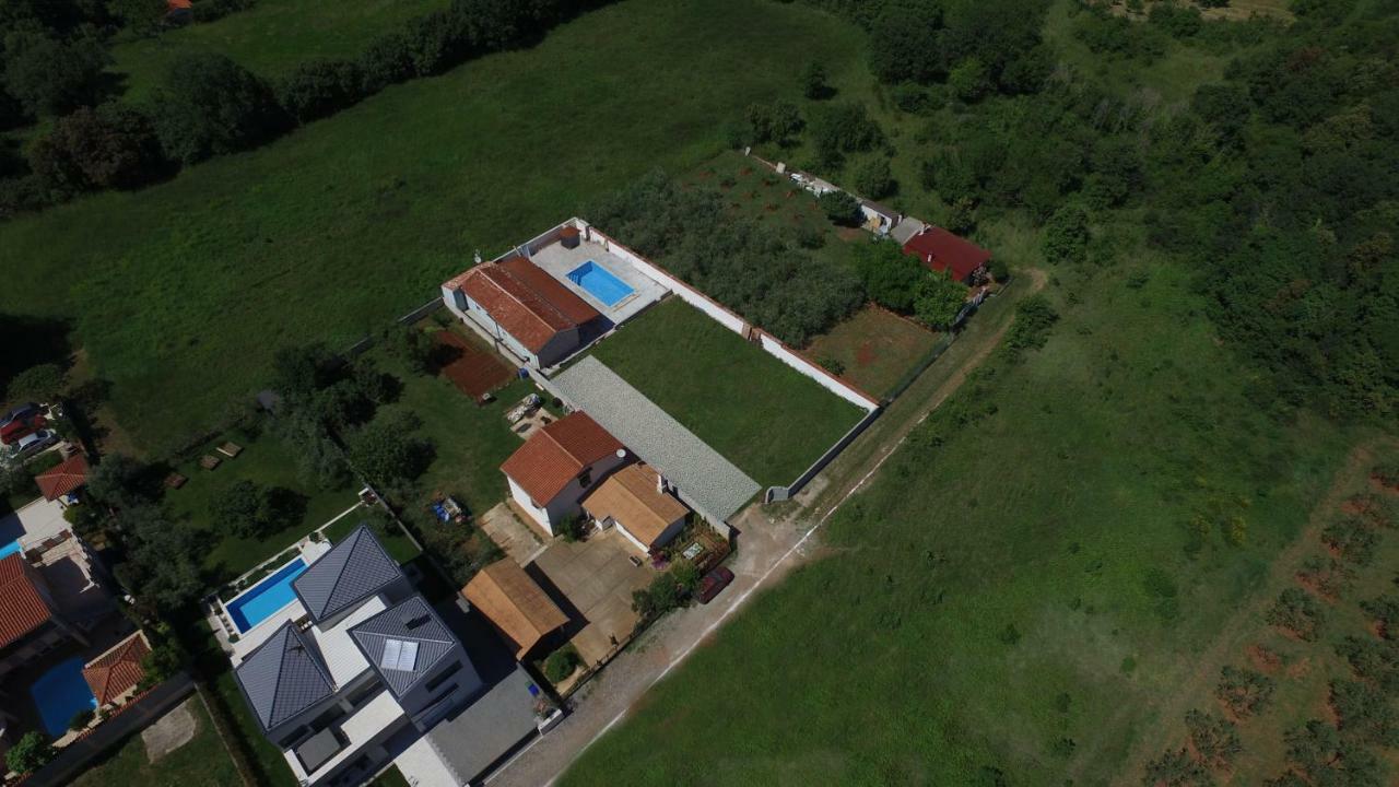 Holiday Home Petrovic เมดูลิน ภายนอก รูปภาพ